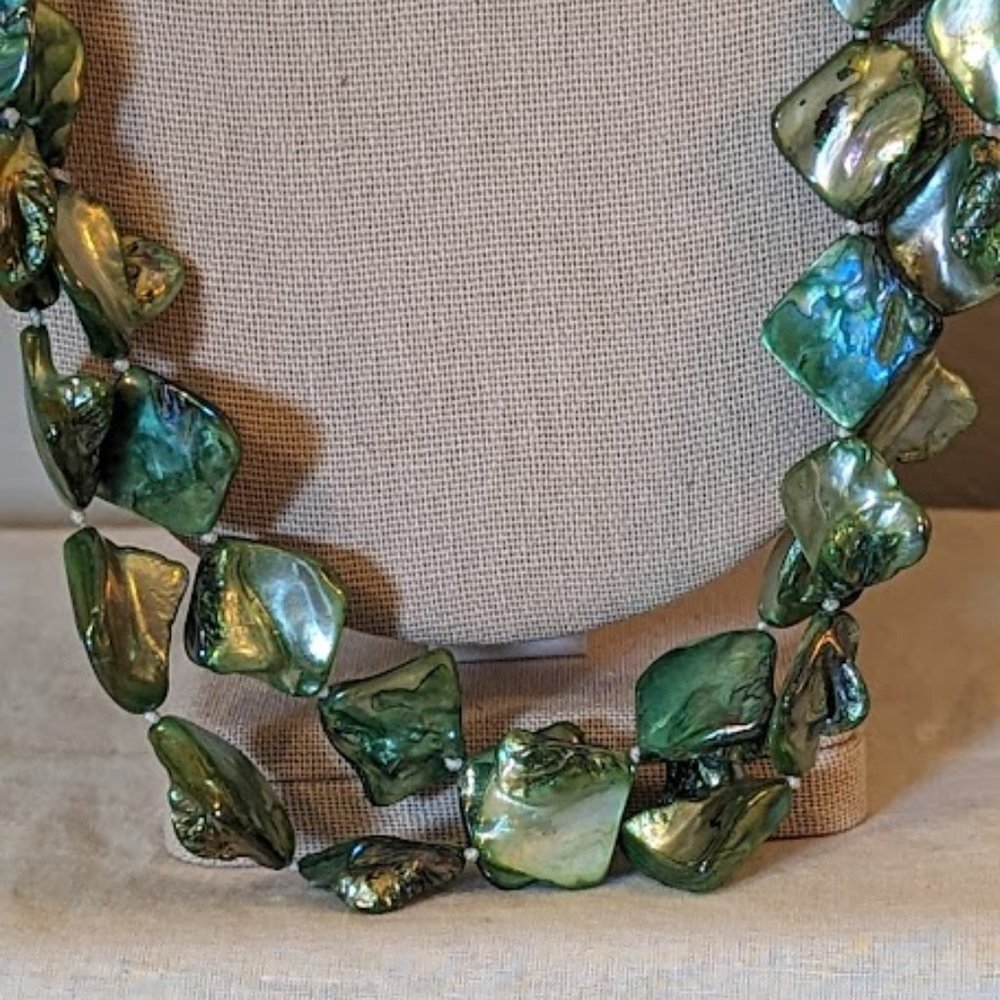 Long Green Shell Necklace - Picture 6 of 9